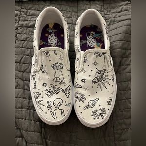 Vans men’s size 10 slip on shoes. Never worn before.